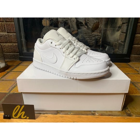 Size 10 Men’s Air Jordan 1 Low “Triple White” Athletic Sneakers AO9944-111 - Picture 4 of 6